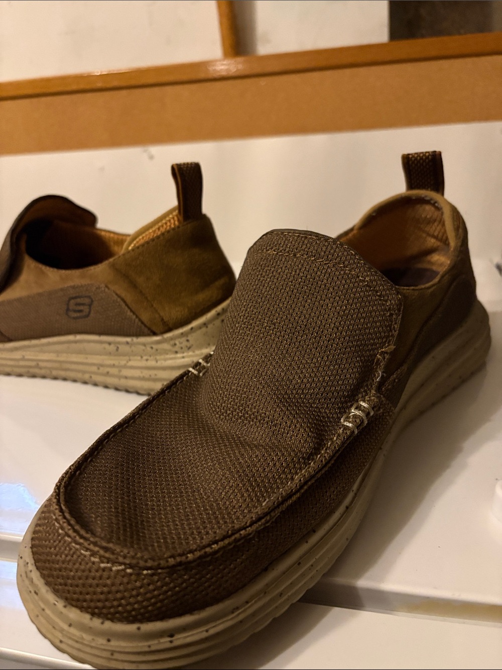 Like New Skechers Men's Brown Slip-On Casual Loafer